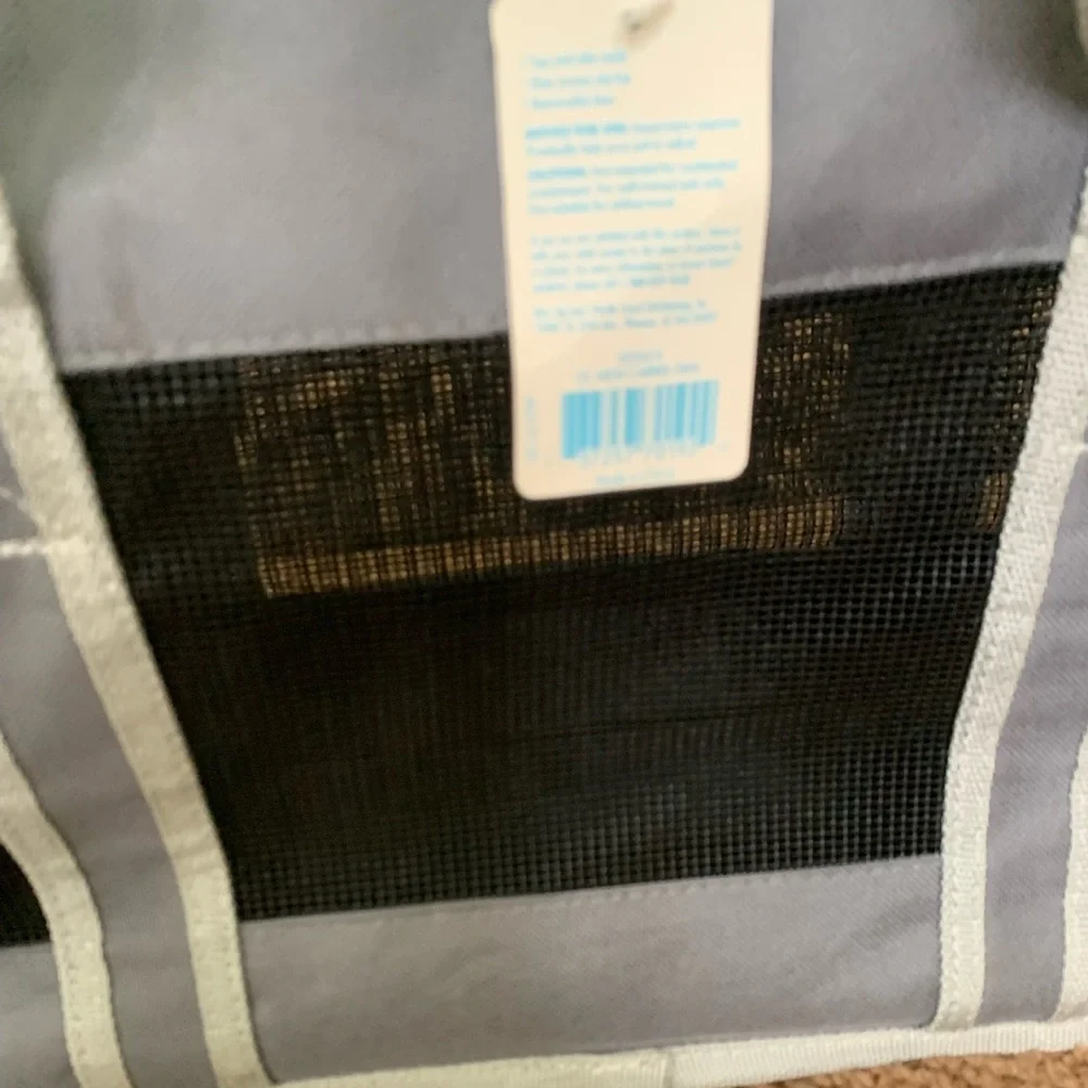 Pet carrier/travel bag